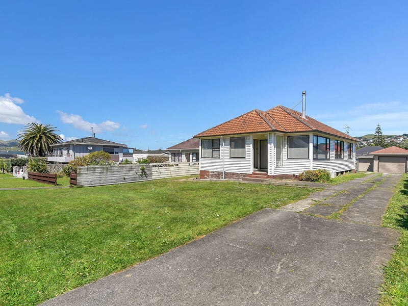 14 Mana Avenue, Titahi Bay, Porirua - Carousel 1