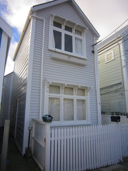 4 Tutchen Avenue, Mount Victoria, Wellington - Carousel 1