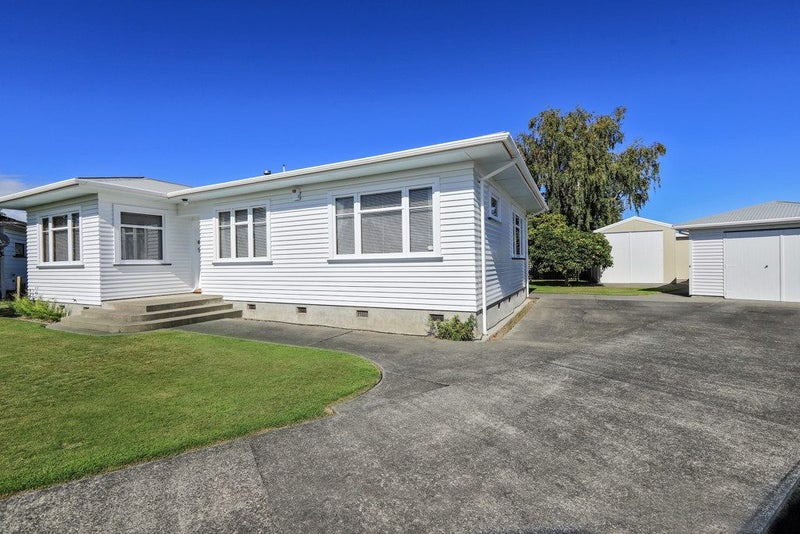 437 Dalcross Street, Mayfair, Hastings - Carousel 1