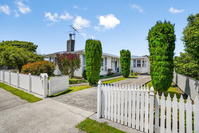 6 Wetherby Grove, Wainuiomata, Lower Hutt - Carousel 1