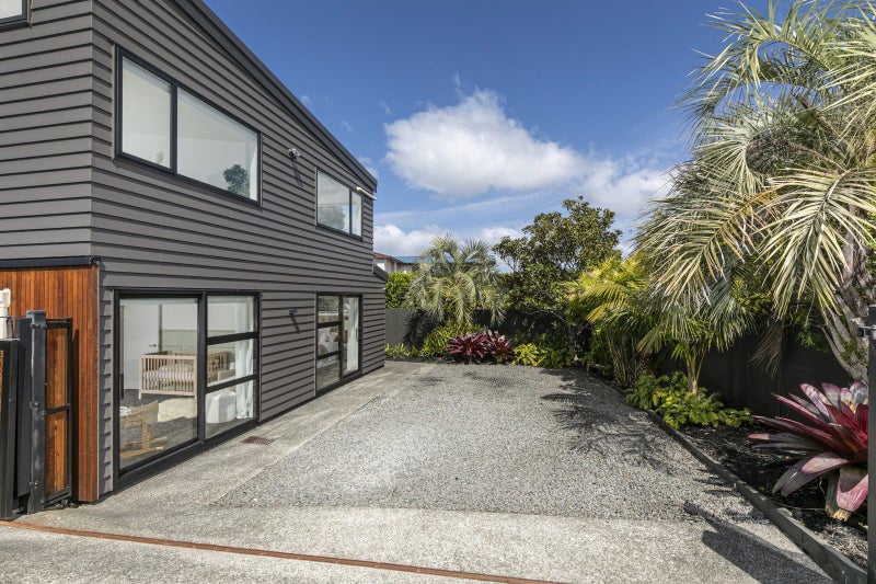 20 Parr Terrace, Castor Bay, Auckland - Carousel 20