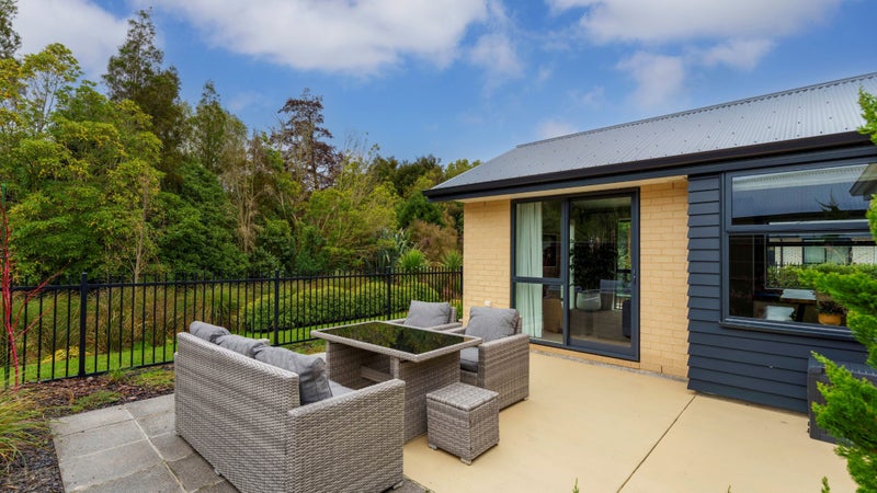 11 Bellows Close, Halswell, Christchurch - Carousel 1