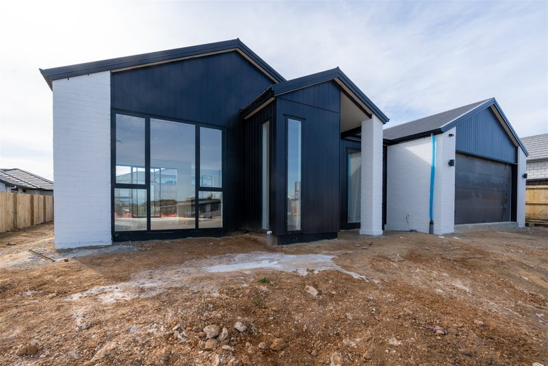 8 Maanihi Drive, Rototuna North, Hamilton - Carousel 1