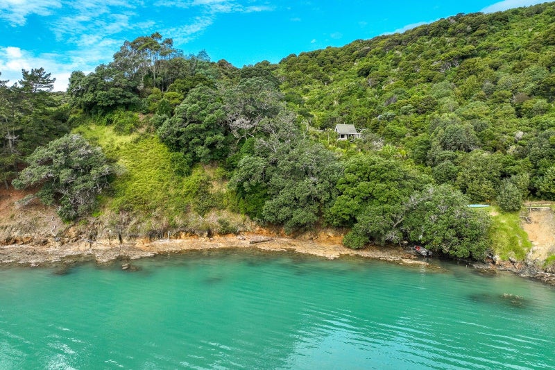 215 Awaawaroa Bay, WAIHEKE ISLAND, WAIHEKE ISLAND - Carousel 2