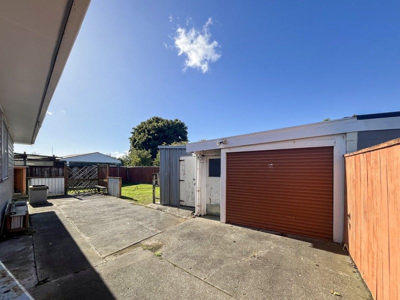 8 Anakiwa Street, Kelvin Grove, Palmerston North - Carousel 12