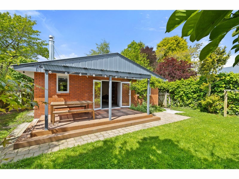 83 Eastern Terrace, Beckenham, Christchurch - Carousel 1