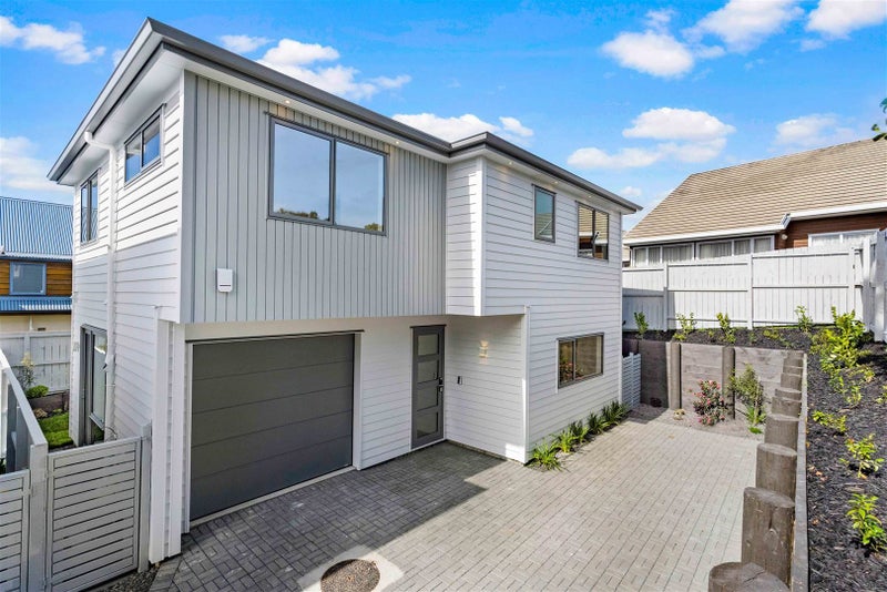 33D Roseberry Avenue, Birkenhead, Auckland - Carousel 1