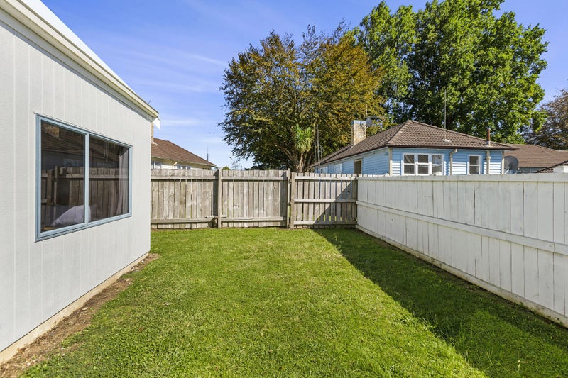 19 Joshua Lane, Hamilton East, Hamilton - Carousel 19