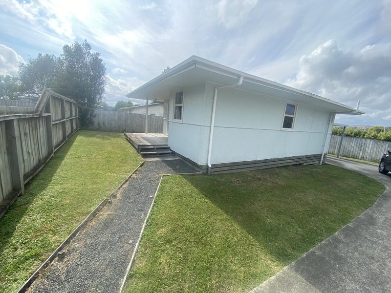 2-3/240 Clayton Road, Pukehangi, Rotorua - Carousel 1