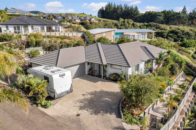 8 Fendalton Place, Hatfields Beach, Orewa - Carousel 2
