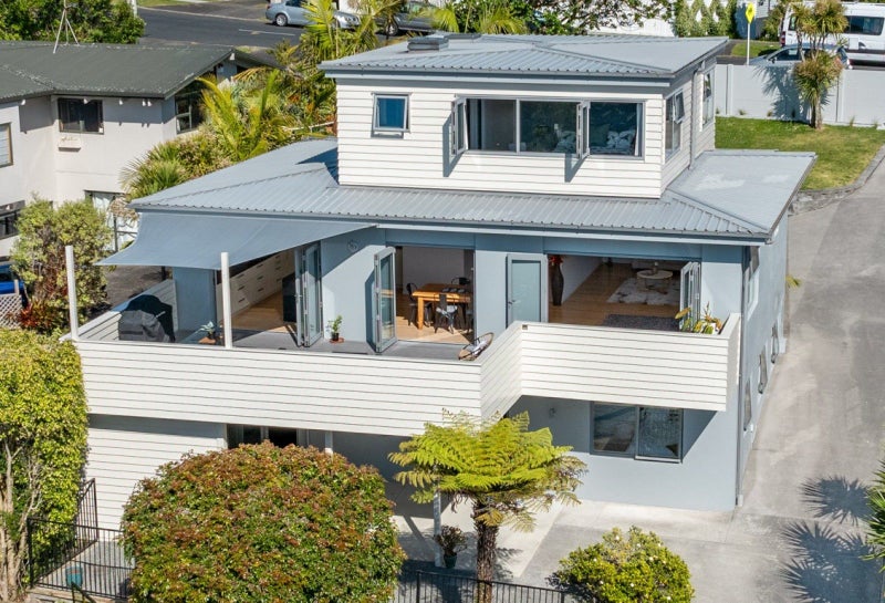 82 Kowhai Road, Campbells Bay, Auckland - Carousel 1