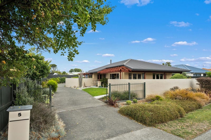 5 Farnham Drive, Springlands, Blenheim - Carousel 1