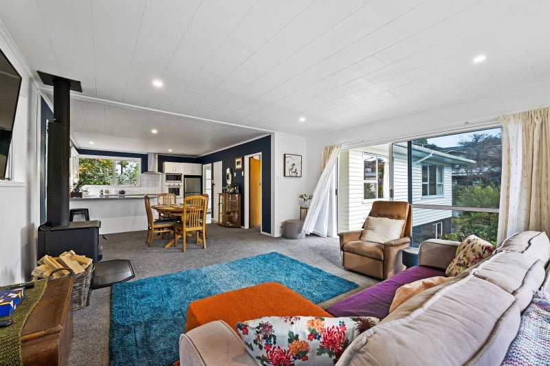 21 Ambury Place, Merrilands, New Plymouth - Carousel 2