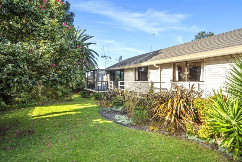 5 Johnston Place, Welcome Bay, Tauranga - Carousel 1