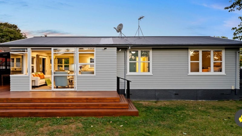 9 Esmeralda Avenue, Avondale, Auckland - Carousel 1