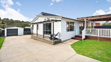 4 Conclusion Street, Ascot Park, Porirua - Carousel 1