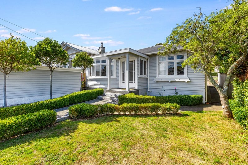 13 Firth Terrace, Karori, Wellington - Carousel 1