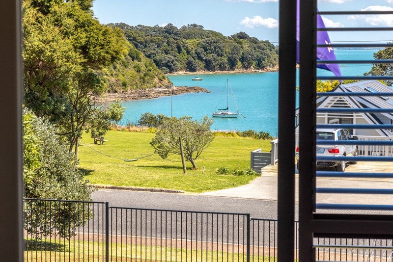 2/3 Esslin Road, Waiheke Island, Auckland - Carousel 1