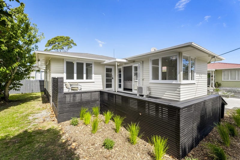 100 Cobham Crescent, Kelston, Auckland - Carousel 2