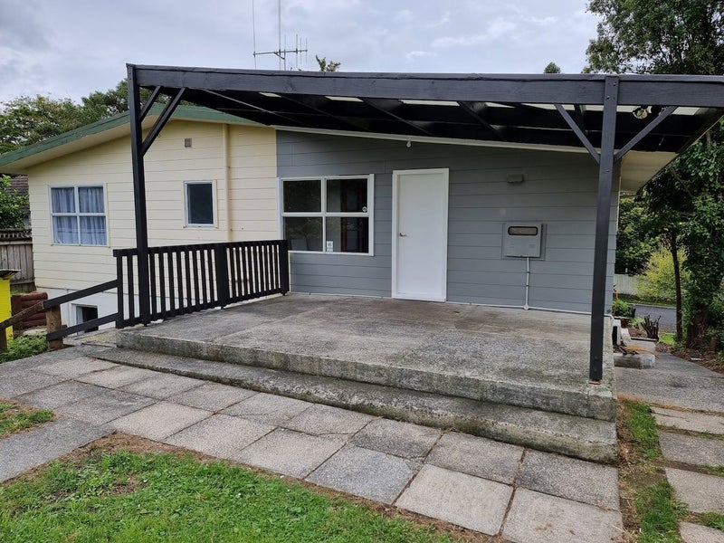 4 Joanna Place, Deanwell, Hamilton - Carousel 2