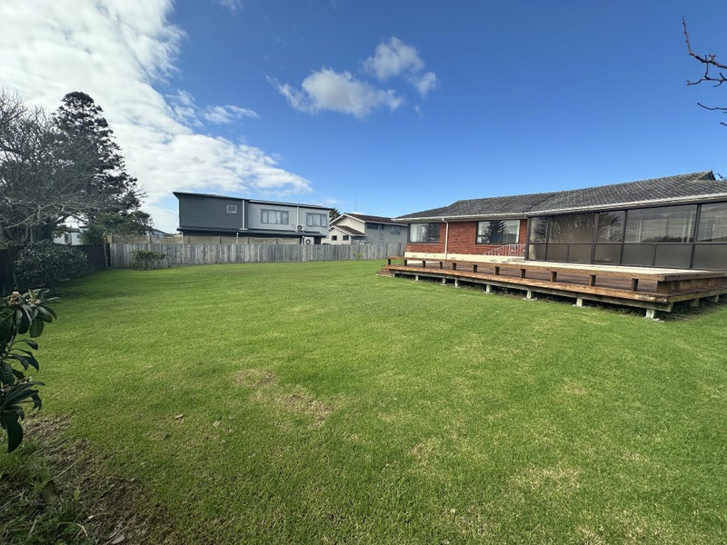 8 Cleland Crescent, Blockhouse Bay, Auckland - Carousel 2