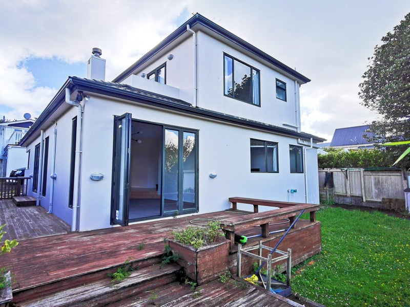 26A Highland Road, Mount Albert, Auckland - Carousel 2