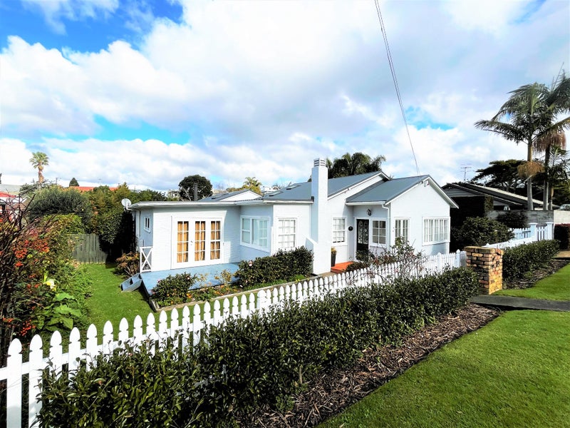 89 Uxbridge Road, Cockle Bay, Auckland - Carousel 1