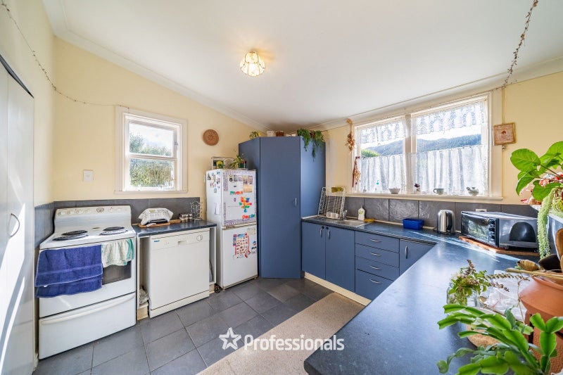 19 Grimsby Grove, Wainuiomata, Lower Hutt - Carousel 2