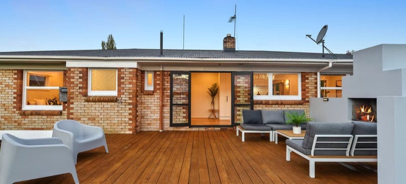 15 Tudor Crescent, Chedworth, Hamilton - Carousel 1