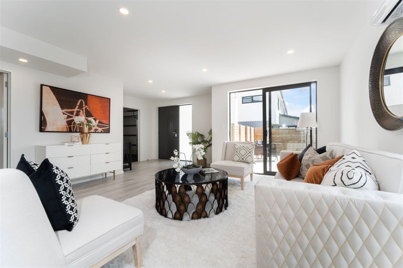 18E Mackenzie Street, Te Atatū South, Auckland - Carousel 2