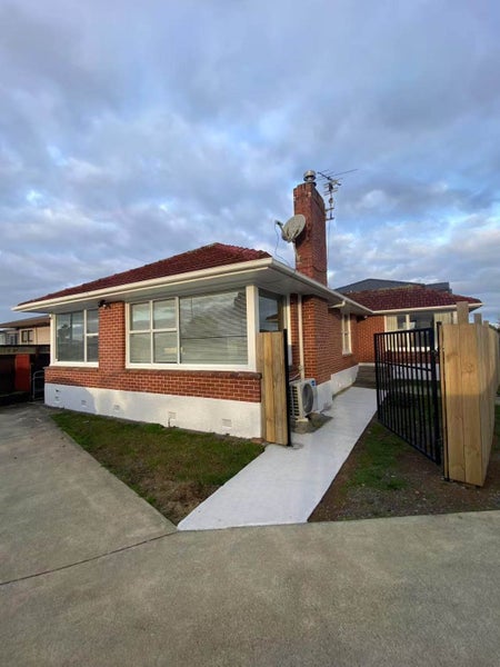 57 Maioro Street, New Windsor, Auckland - Carousel 1