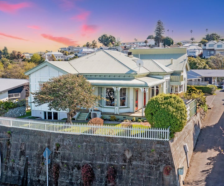 3 Colenso Avenue, Hospital Hill, Napier - Carousel 20