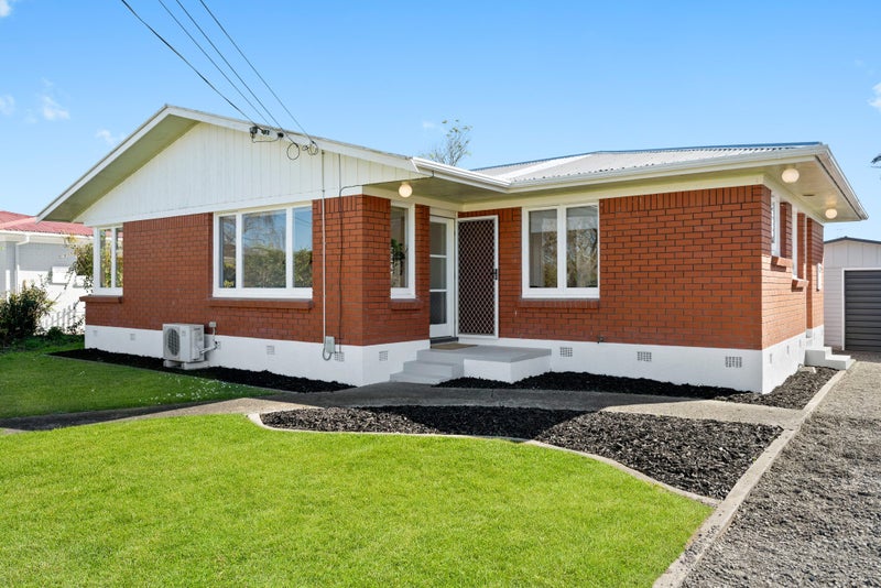 15 Sheridan Street, Silverdale, Hamilton - Carousel 1