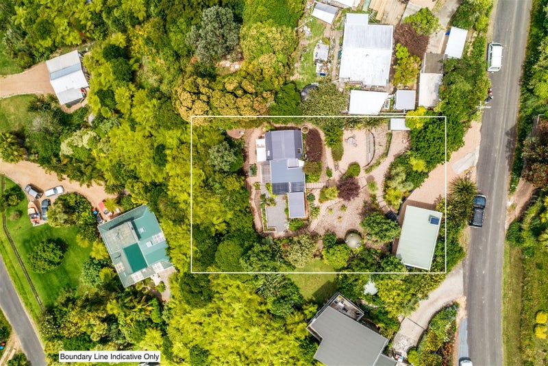 14 Wellington Road, Surfdale, Waiheke Island - Carousel 2