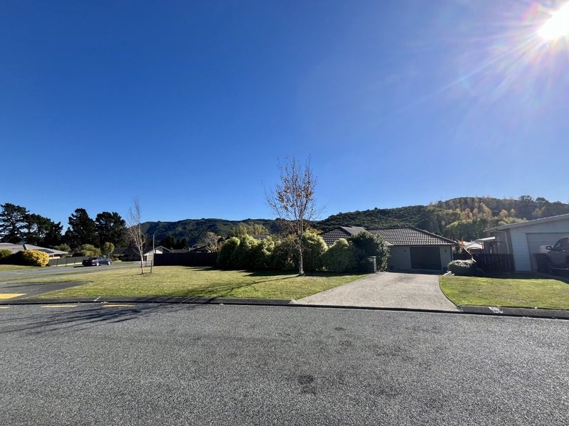 3 Diamond Grove, Brown Owl, Upper Hutt - Carousel 18
