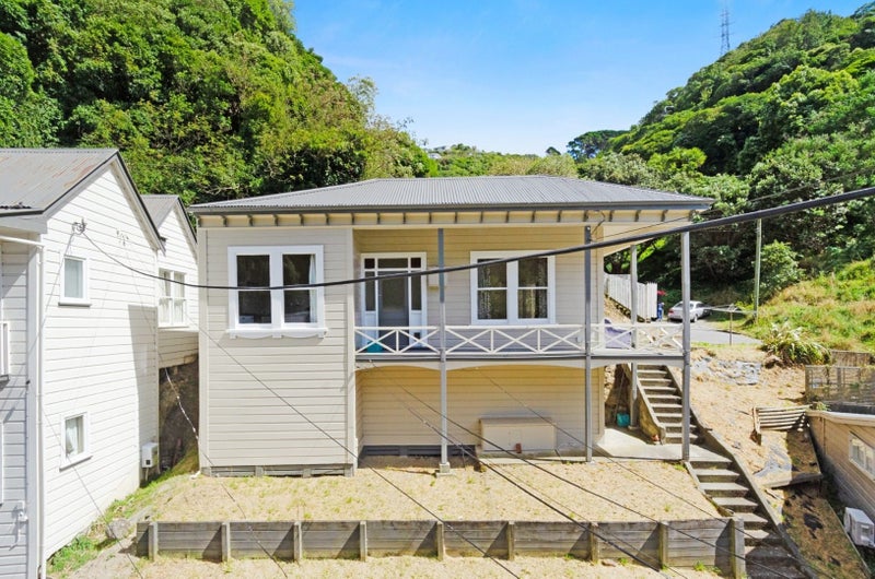 34 Holloway Road, Aro Valley, Wellington - Carousel 2