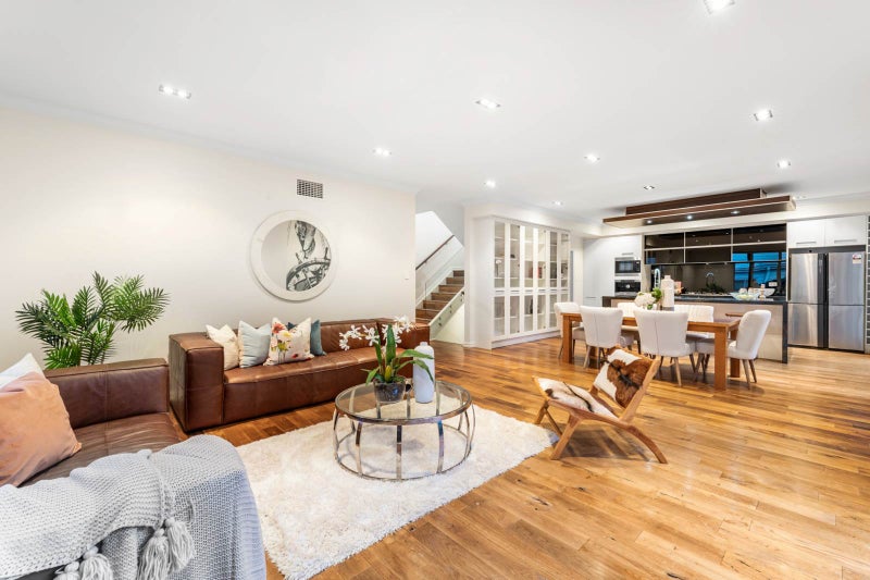 21 Bintulu Place, Fairview Heights, Auckland - Carousel 2
