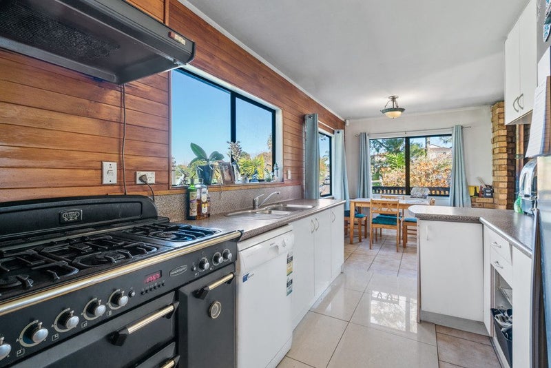 12 Lendenfeld Drive, Papatoetoe, Auckland - Carousel 2