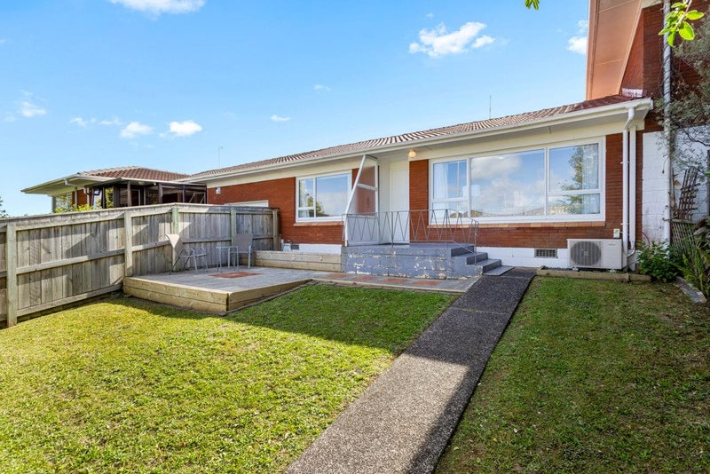 2/1 Evelyn Place, Hillcrest, Auckland - Carousel 1