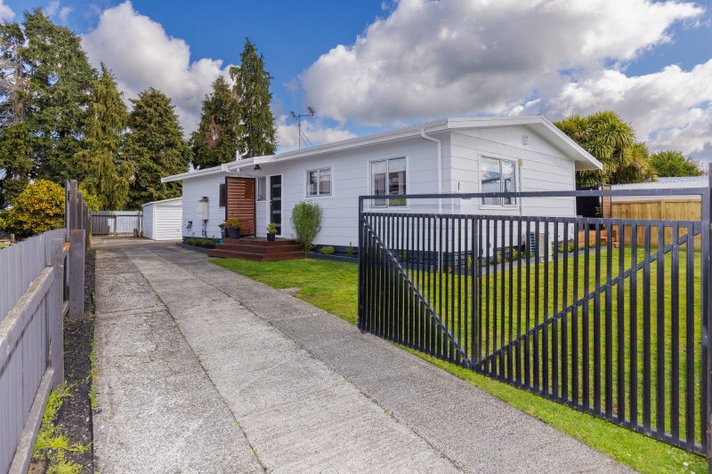 11 Purcell Place, Melville, Hamilton - Carousel 1