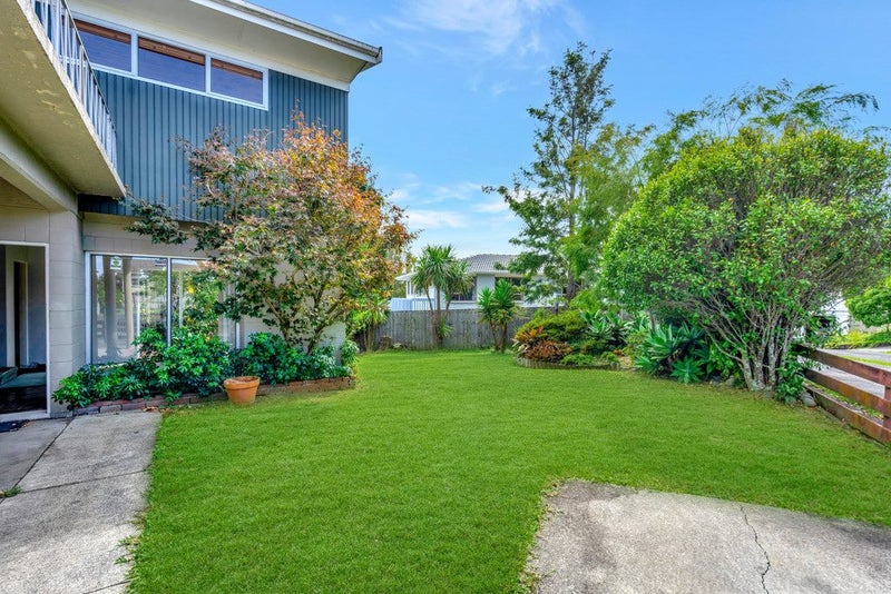 18 Tanoa Place, Glendene, Auckland - Carousel 2