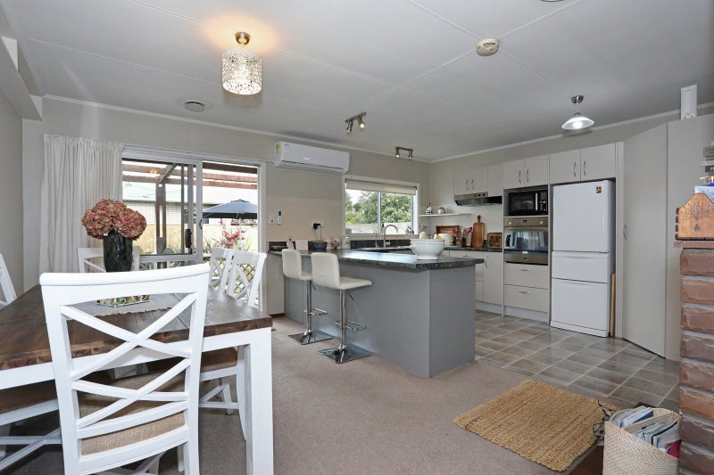 4 Bredins Line, Marton - Carousel 1