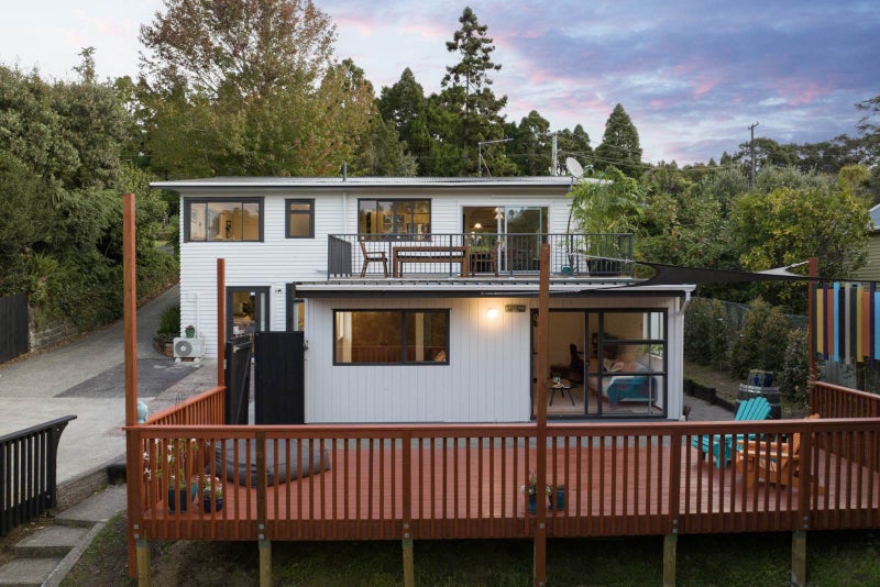 28 Minnehaha Avenue, Titirangi, Auckland - Carousel 1