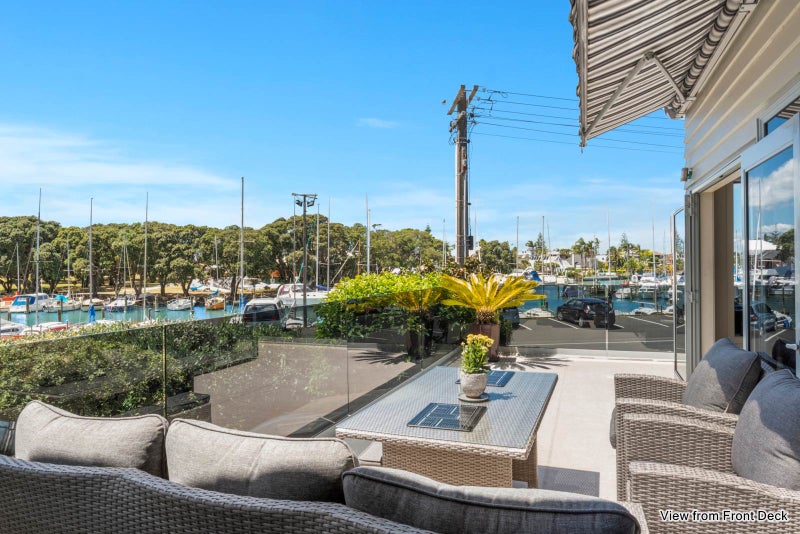 4/4 Commodore Parry Road, Castor Bay, Auckland - Carousel 1