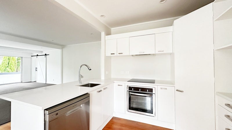 1/17 Lyons Avenue, Murrays Bay, Auckland - Carousel 2