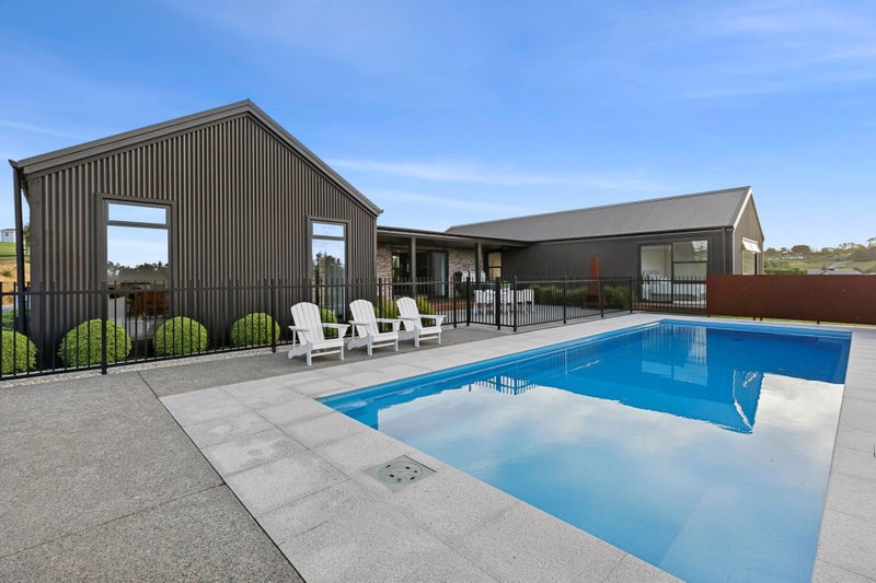 11 Shirtcliff Lane, Redwood Valley - Carousel 1