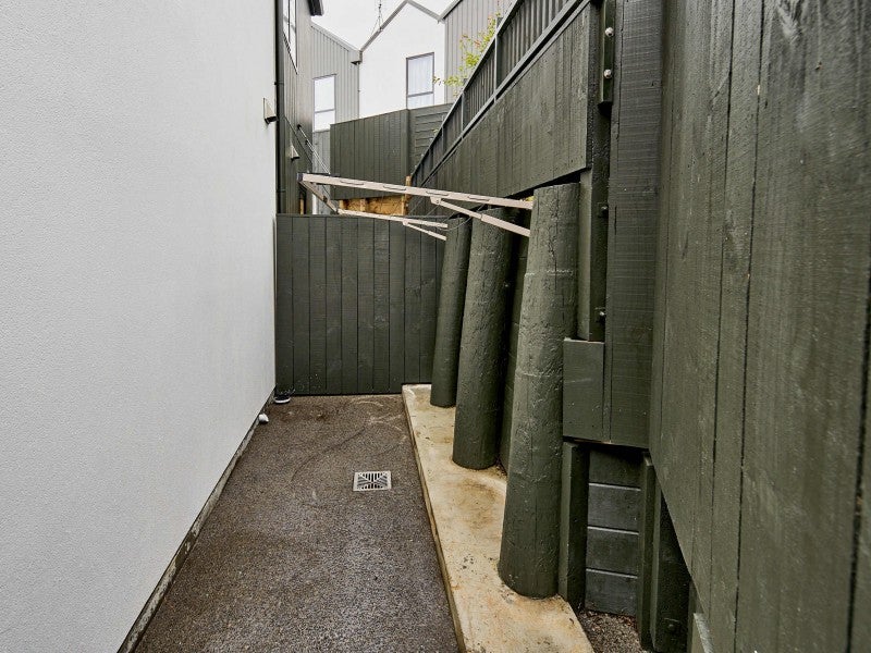 3/6 Oswald Crescent, Paparangi, Wellington - Carousel 17