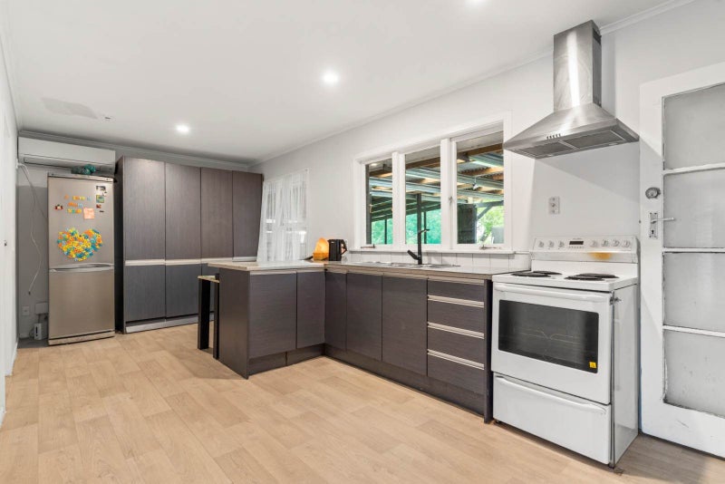 28 Ingram Crescent, Otara, Auckland - Carousel 2