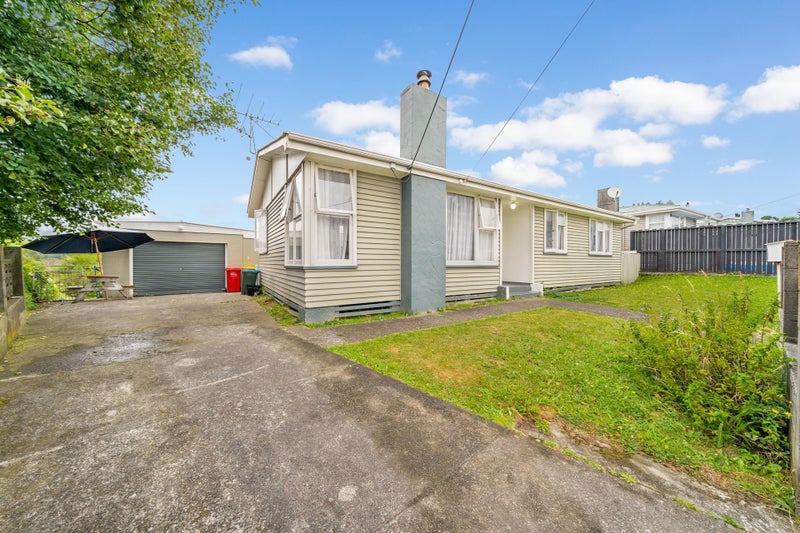33 Leicester Street, Cannons Creek, Porirua - Carousel 1