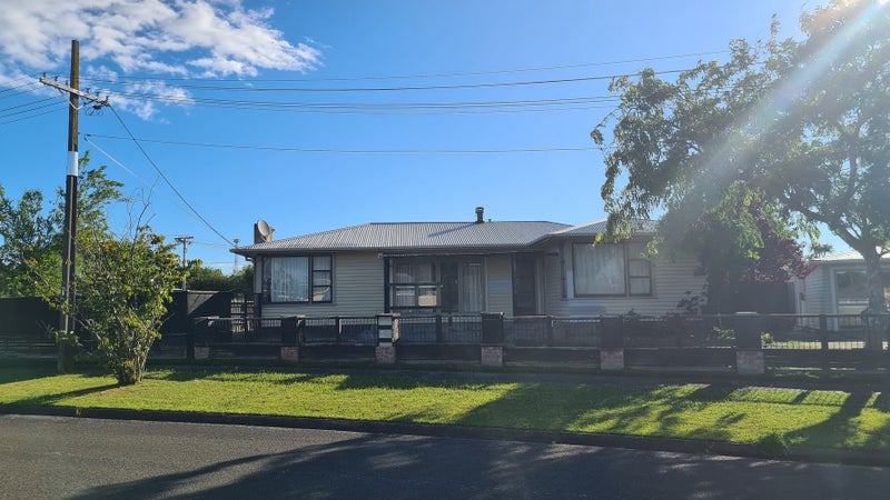 8 Flint Street, Milson, Palmerston North - Carousel 1